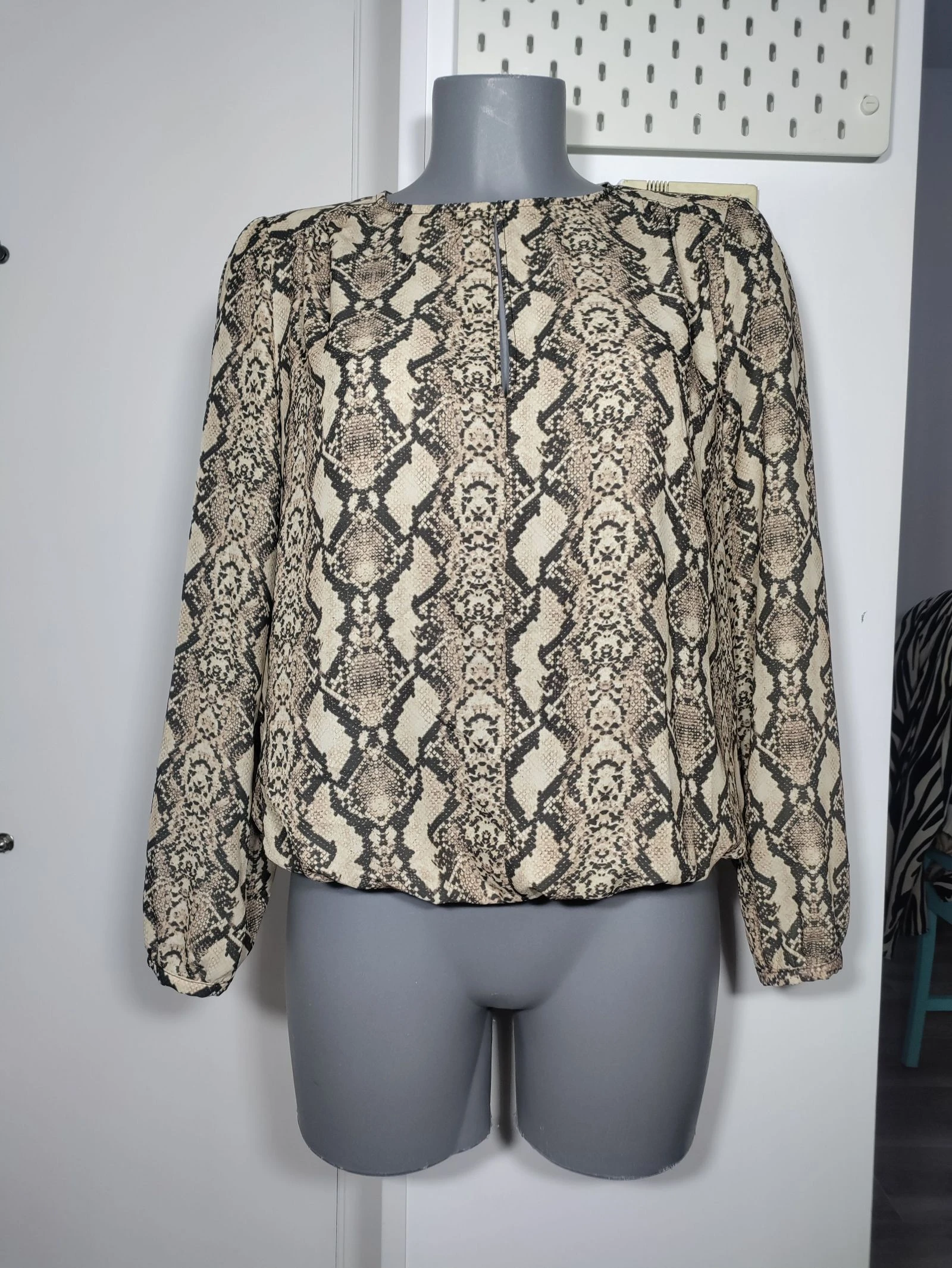 Blusa estampado serpiente Sfera Collection - Talla L